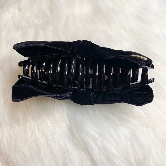 Women Large Black Velvet Bow Hair Claw Clip Pin Hair Fashion Accessories New - Picture 3 of 4